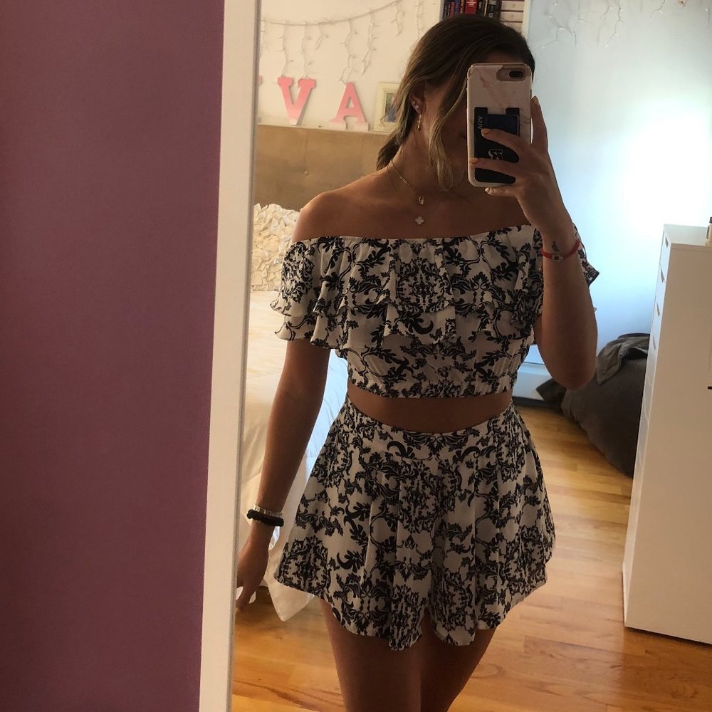 Agaci Crop Top and Shorts Set